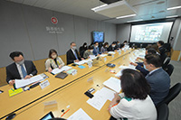 Secretary for Health briefs Chinese Medicine Development Committee on policy initiatives relating to development of Chinese medicine under Policy Address (with photo)
