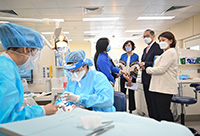 Secretary for Health visits Prince Philip Dental Hospital (with photos)