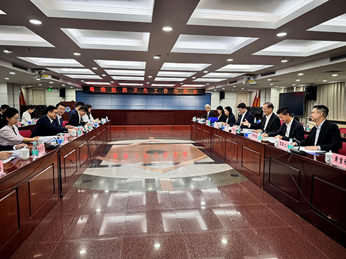 Secretary for Health meets with health officials of Guangdong Province and Shenzhen Municipality on 'The Chief Executive's 2024 Policy Address' (with photo)