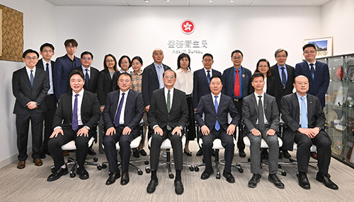 医务卫生局局长与长春市政协主席会面（附图）