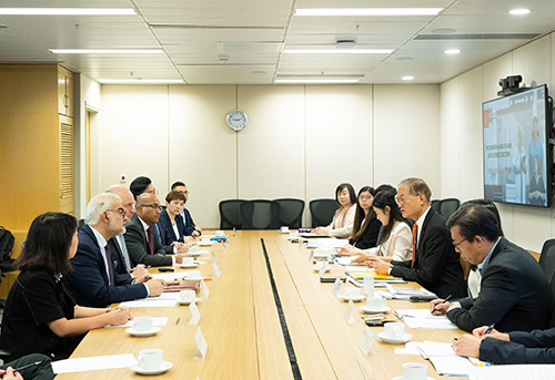 Secretary for Health meets with Mainland and overseas delegations (with photos)