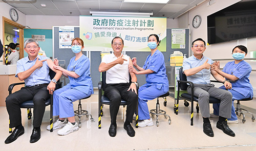 ​医务卫生局局长接种季节性流感疫苗（附图）