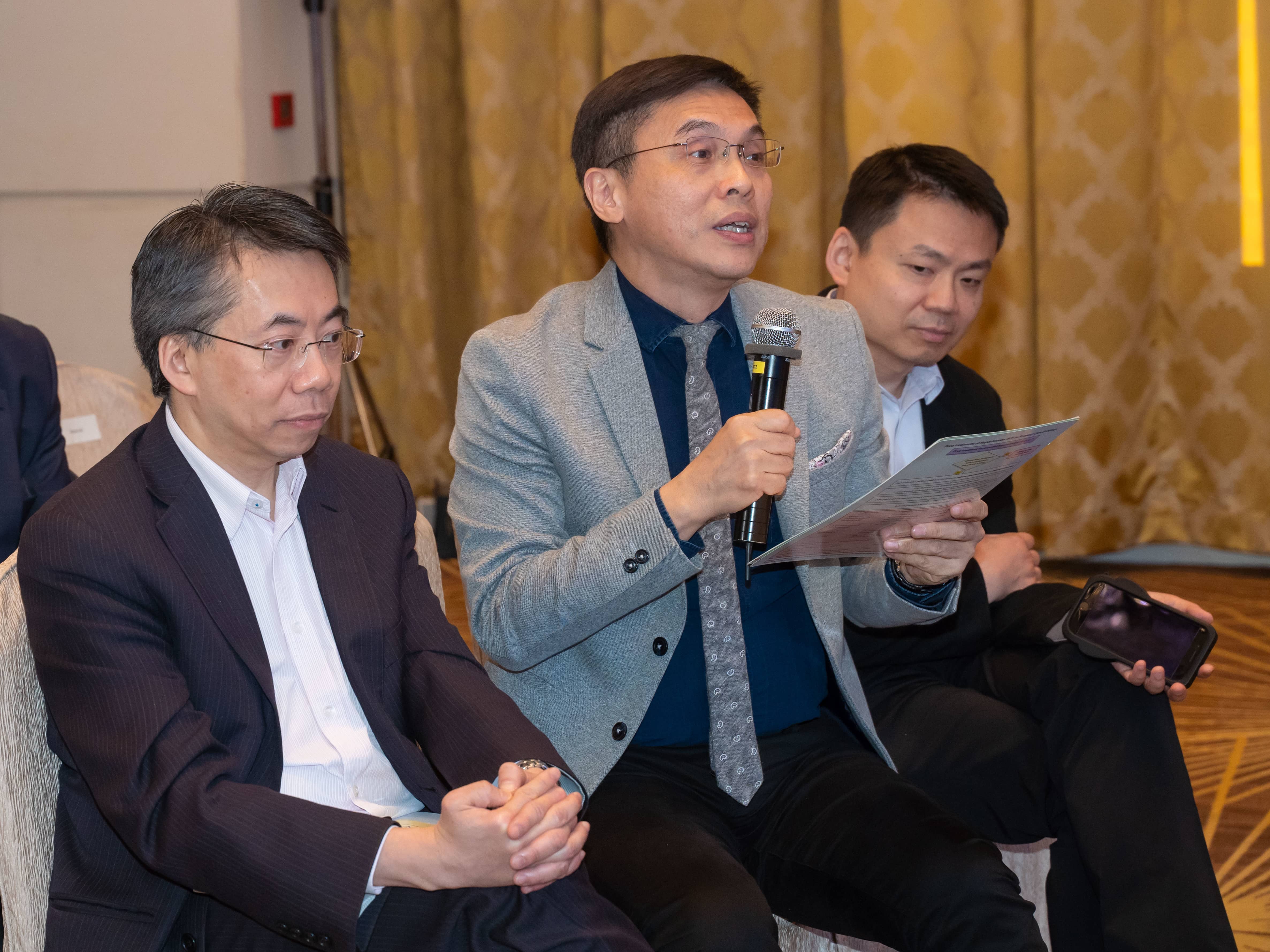 參加者於座談會踴躍提問 參加者於座談會踴躍提問